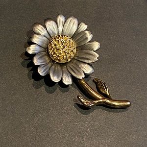Vintage and rare, JJ Jonette Daisy brooch, pin.